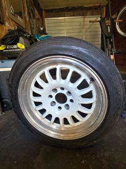 White Multi-Spoke Alloy Wheel with Tire
