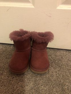Ugg boots lightly worn 7c
