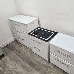 Nightstand Bluetooth speaker 
USB ports and LED 
wireless charger