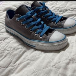 WOMENS ALL STAR CONVERSE SZ 7 NEW! 