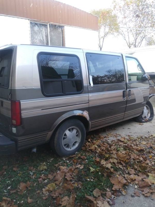 Chevy astro van 02 for Sale in Wheeling, IL OfferUp
