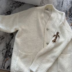 Cozy White Knit Cardigan with Leopard Brooch -