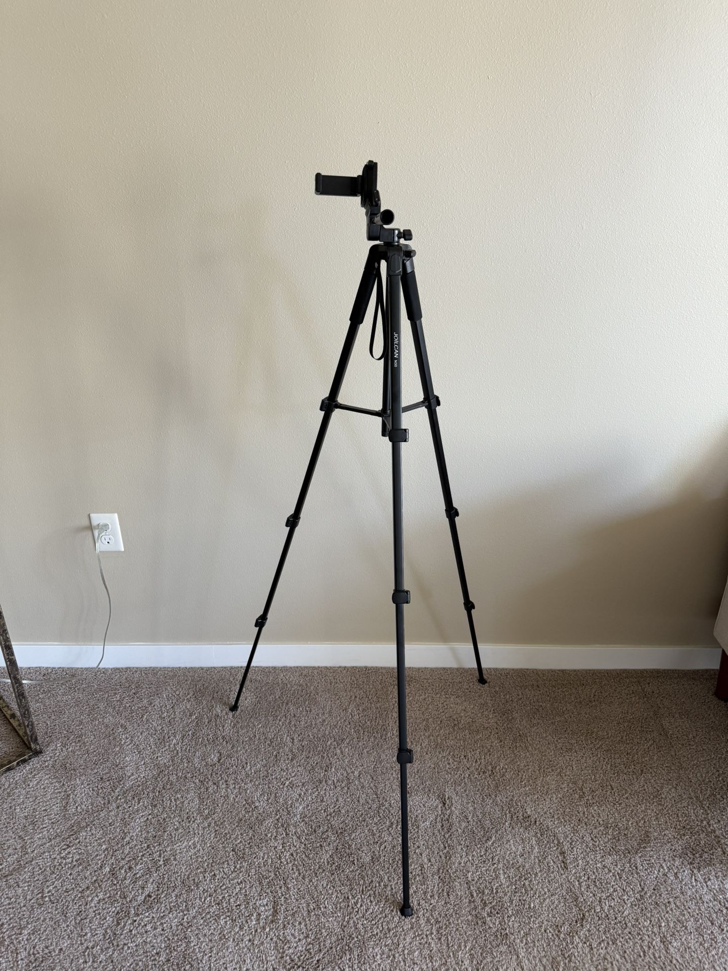 Phone, camera Tripod 67” with remote