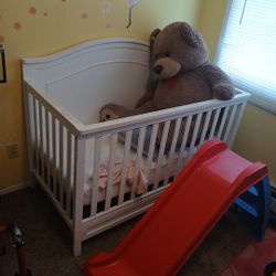 Wooden Baby Crib With Giant Bear 150$ Obo