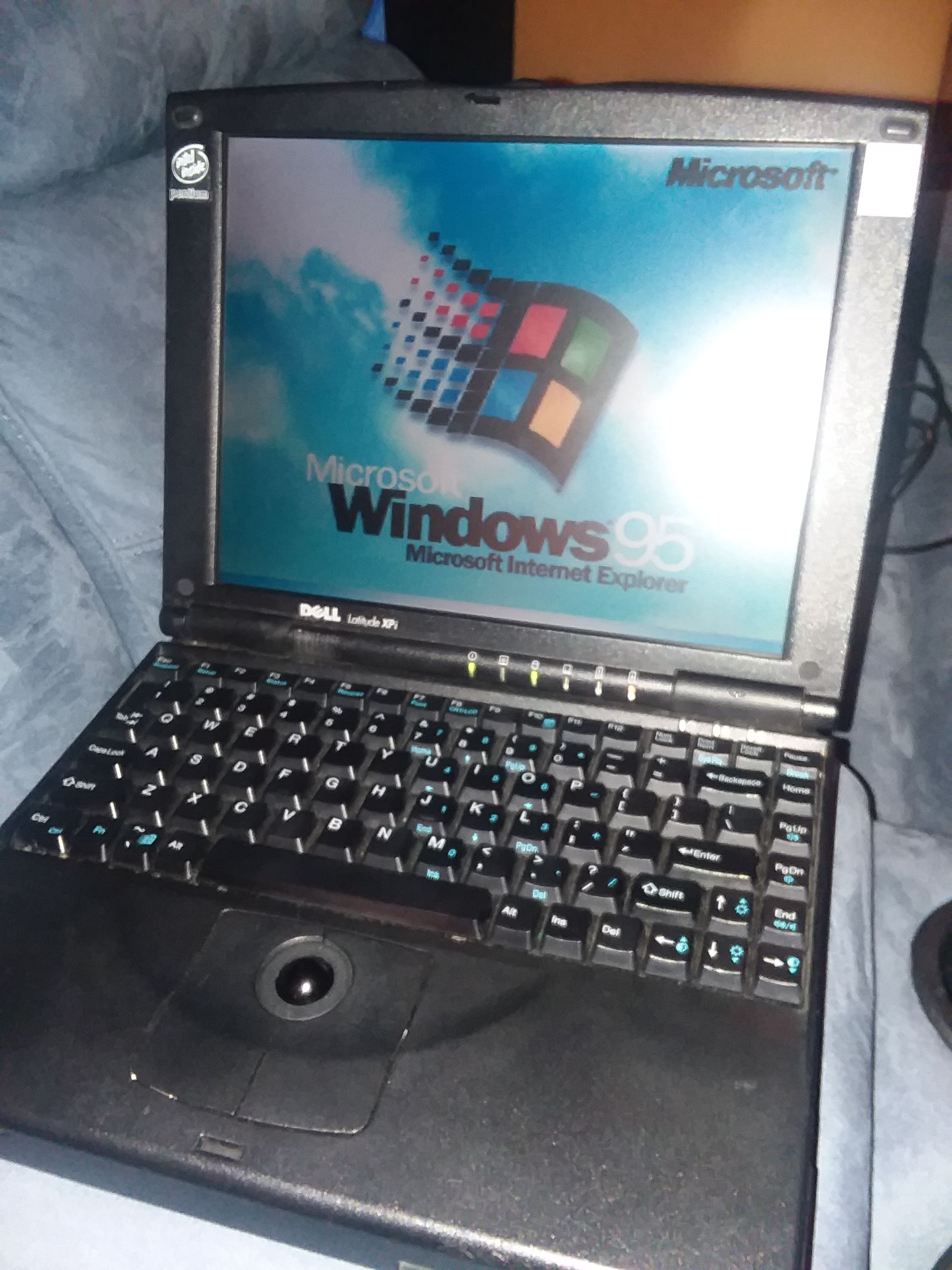 Vintage Windows 95 Laptop - Dell