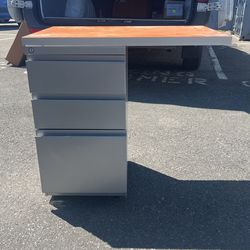 5 Directional Desks For Office 