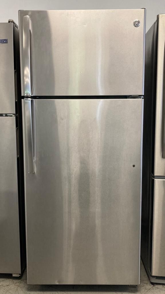 GE Refrigerator Stainless Steel 67 high by 28 wide like New Works Perfectly Very Clean 1216 Hartford Turnpike Vernon CT