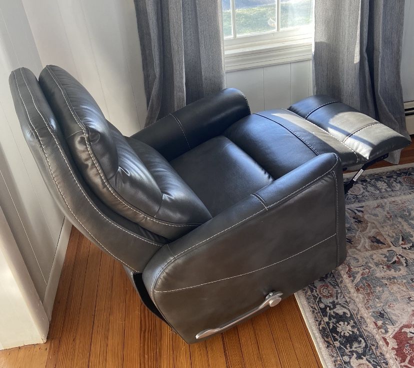 Swivel Rocker Recliner Gray Bolero for Sale in Babylon, NY OfferUp