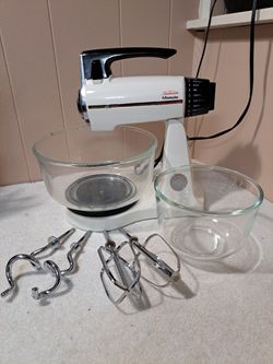 Sunbeam 12 Speed Mixmaster Mixer With Large Bowl and 4 Beaters Model 2358
