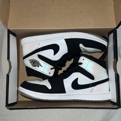 Jordan 1 Diamond Mids