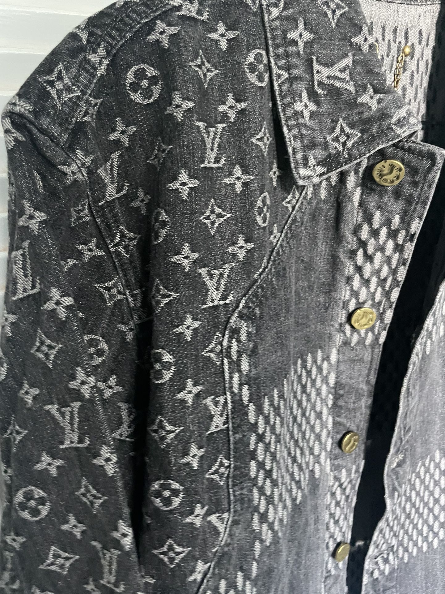 Men's High End Designer Spring Summer Size 52 XL Denim LV Button Down Jacket  Coat for Sale in Bayonne, NJ - OfferUp