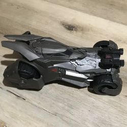 2015 Mattel DC Bat Mobile - Batman V.S Superman - Epic Strike Toy Car