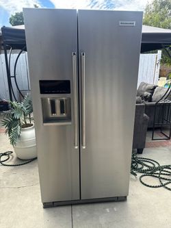 Side by side refrigerator kitchen air