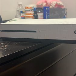 Xbox 1 S + Controller (80 OBO)