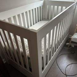 Baby Crib With Bamboo Mattress With Several Cotton Sheets And Water Proof Mats  