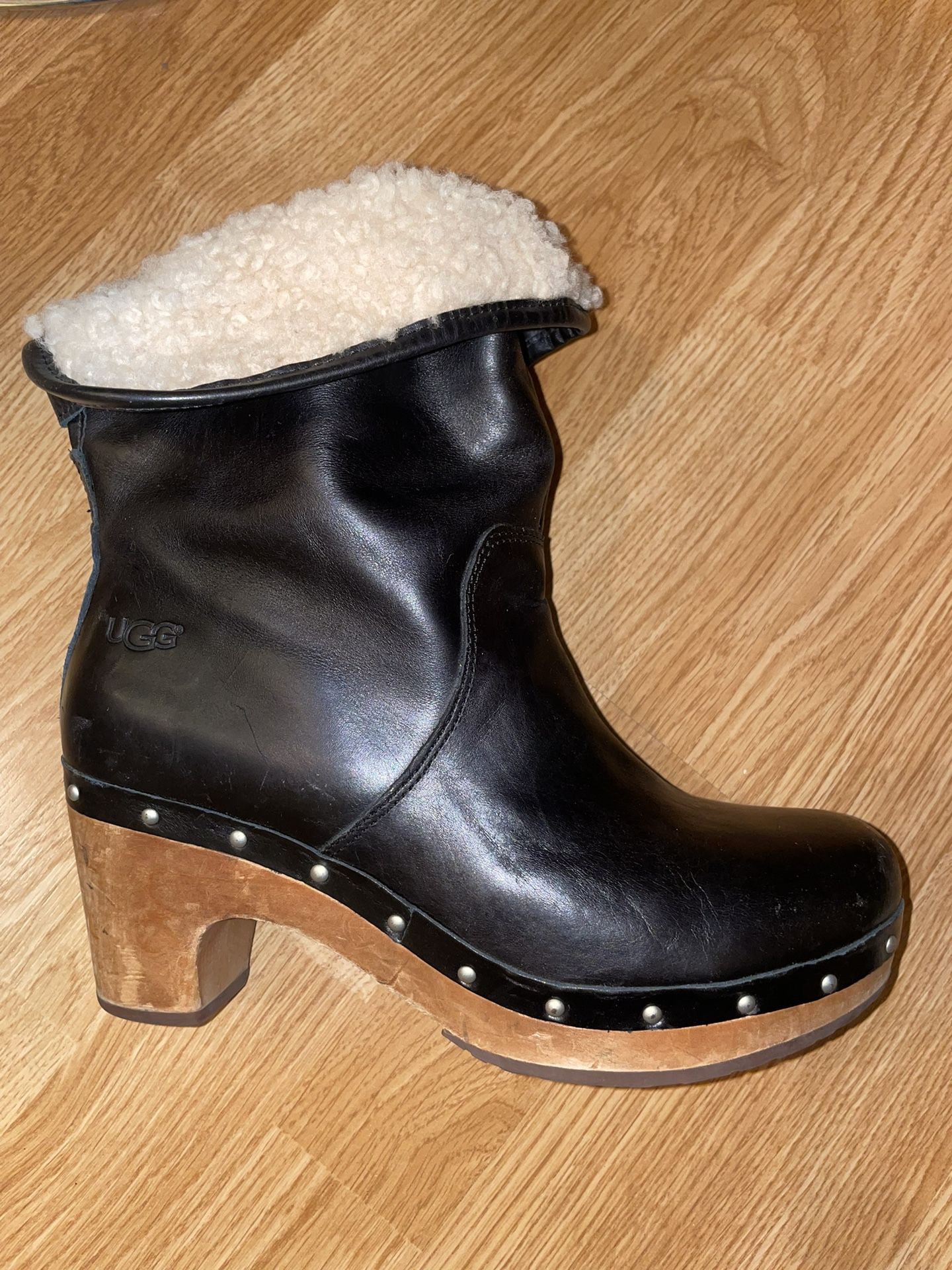 Women UGG Leather Boots Size 8