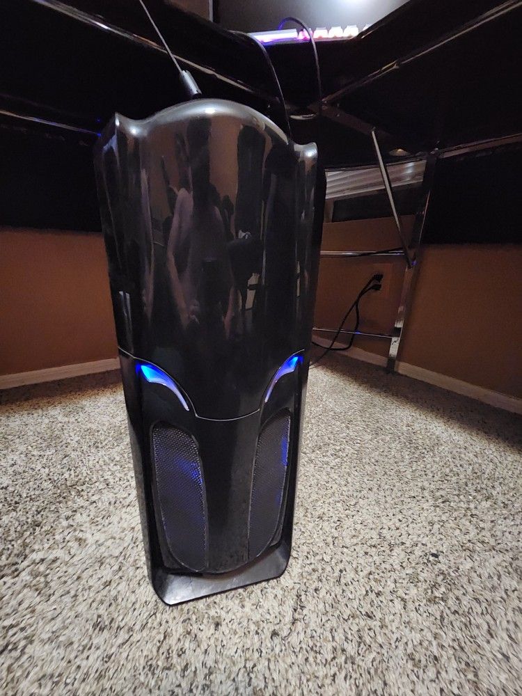 Gaming Pc + Dual Monitors