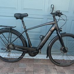 Trek Verve +3 Electric Bike 9  Speed 700 Wheels Great Condition Pedal Assist