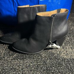 Black Boots VIONIC SIZE 11 New