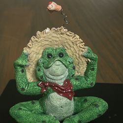 Kathy Wise Enesco Adorable FROG Figurine Holding Hat with Bug Flying Above!