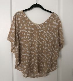 Beige/Tan Bird Pattern Top Size M