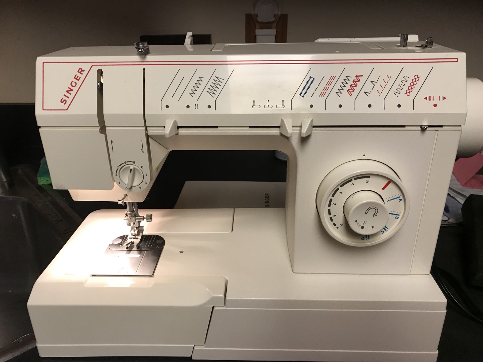 Singer Sewing Machine 5808C