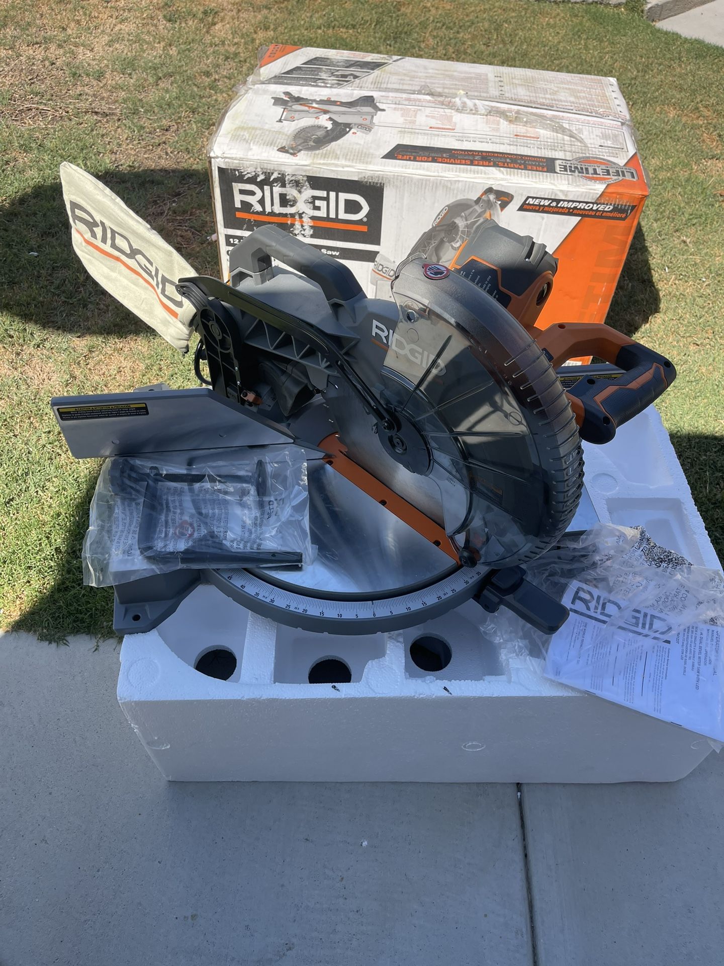 RIDGID 15 Amp Corded 12 in. Dual Bevel Miter Saw with LED Cutline Indicator