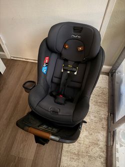 Nuna Revv 360 rotating car seat
