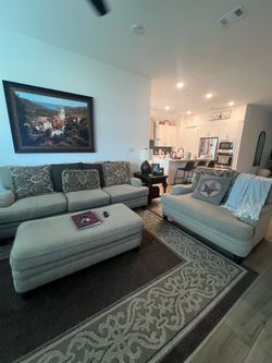 Living Room Furniture / Dining Table
