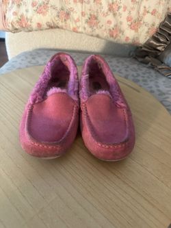 UGG pink slippers 9 women’s