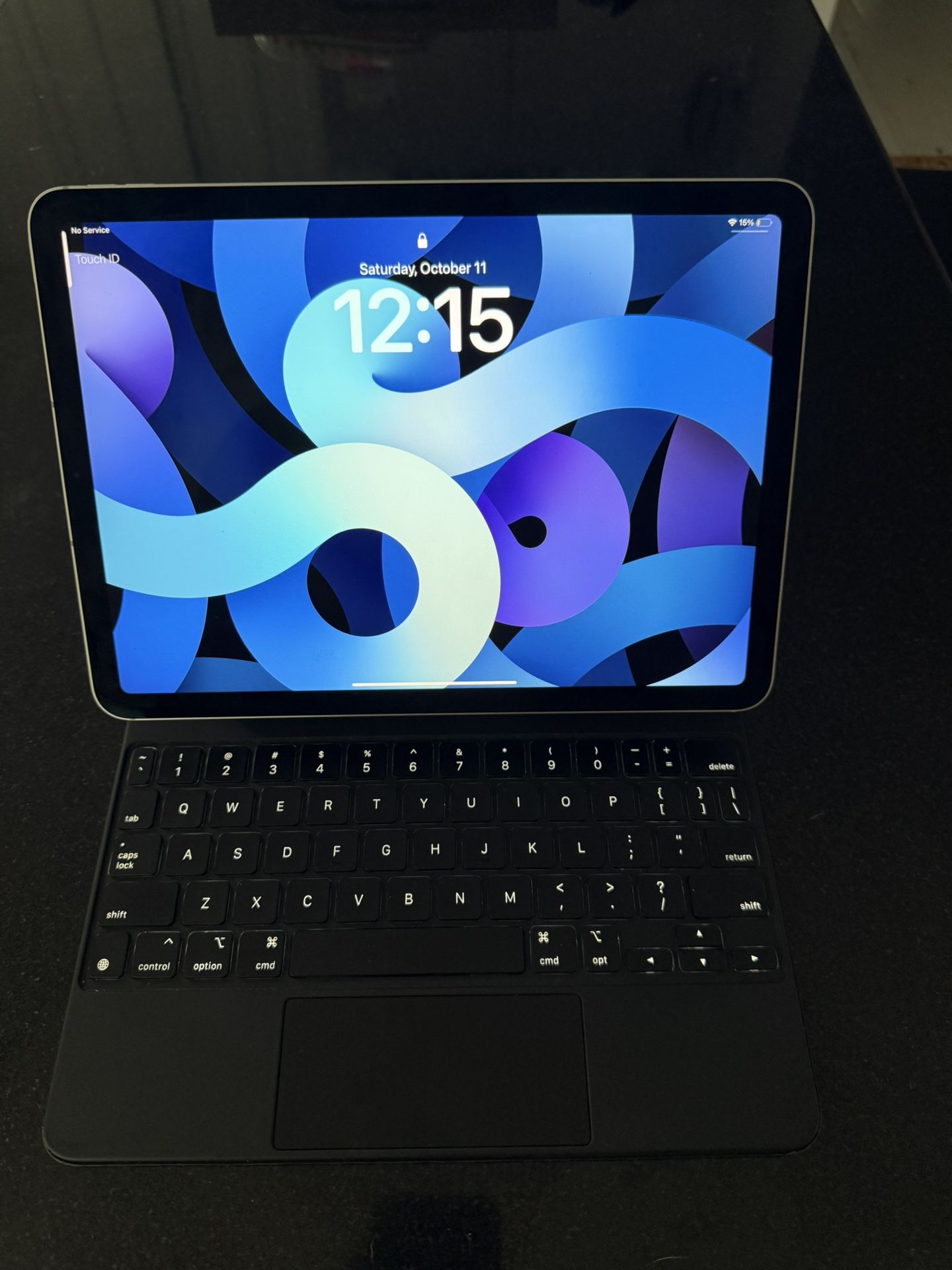 📱 iPad Air (4th Gen) 256GB + Magnetic Keyboard Case – Excellent Condition