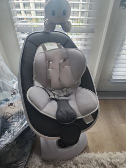 Modern Babyswing W/ Remote, Music, & Mosquito Net