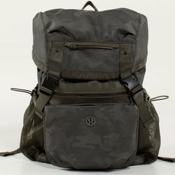 Lululemon Travelling Yogini Rucksack Backpack Savasana Camo Fatigue Green Travel Bag Yoga Mat