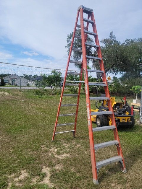 12' Fiberglass Louisville Latter