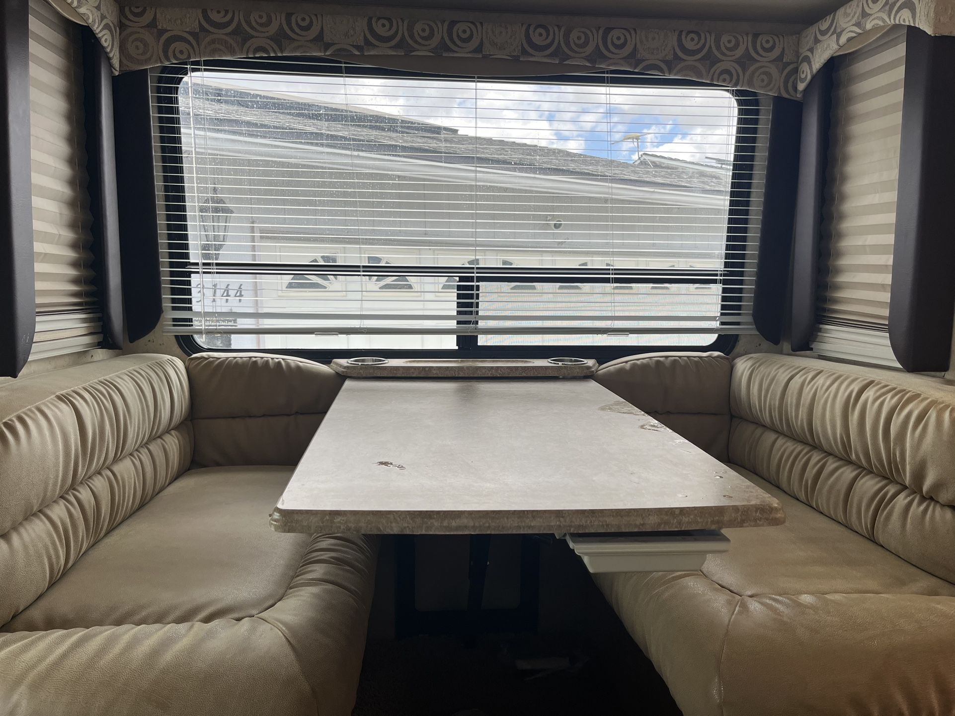 2011 RV Concord By coachmen