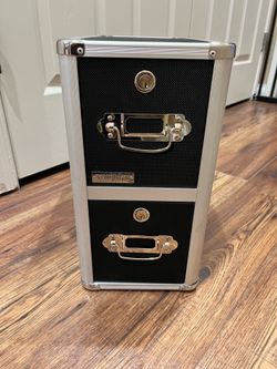Small  filing drawers with key