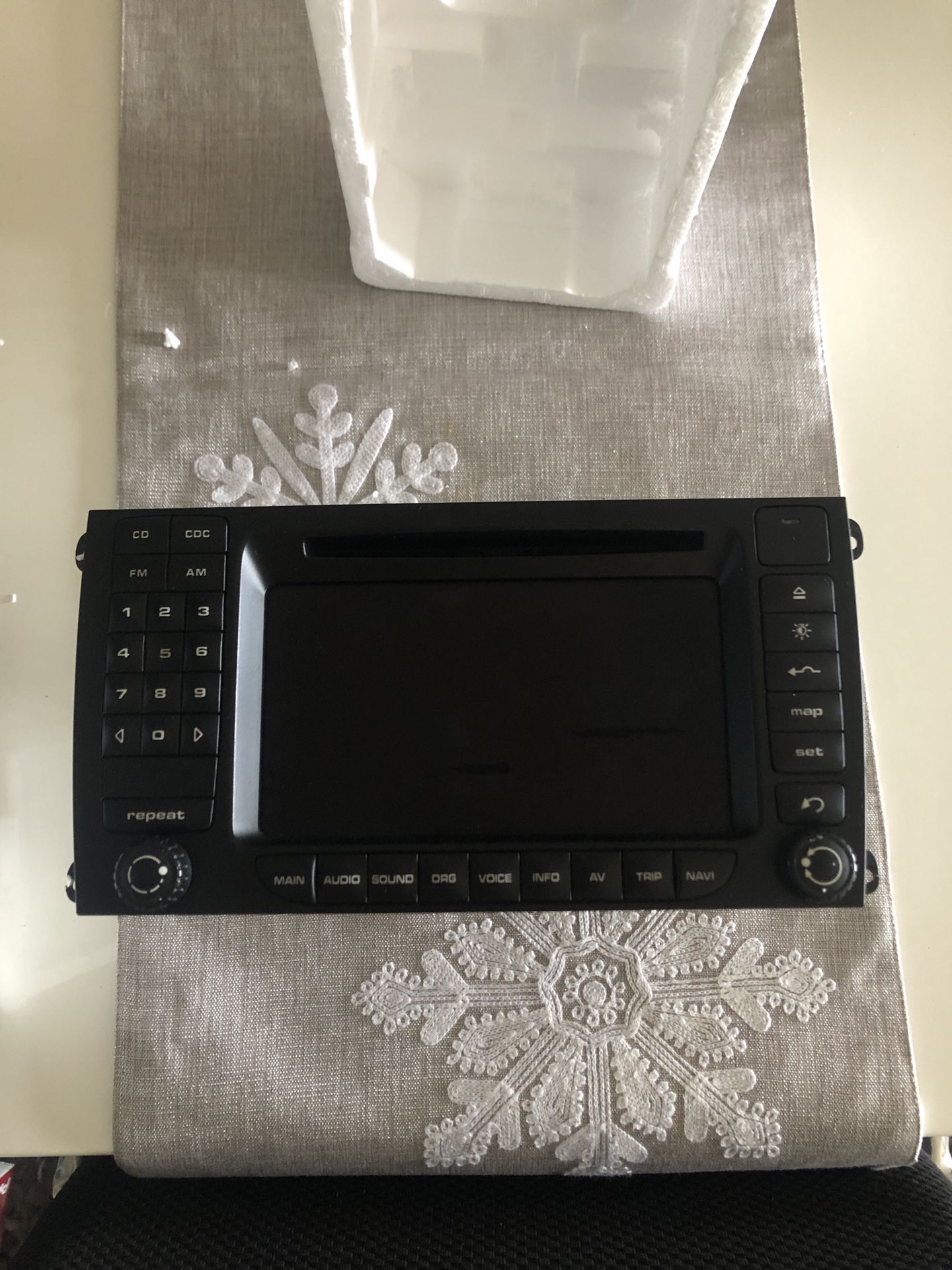 Porsche Cayenne OEM Stereo System Very Good