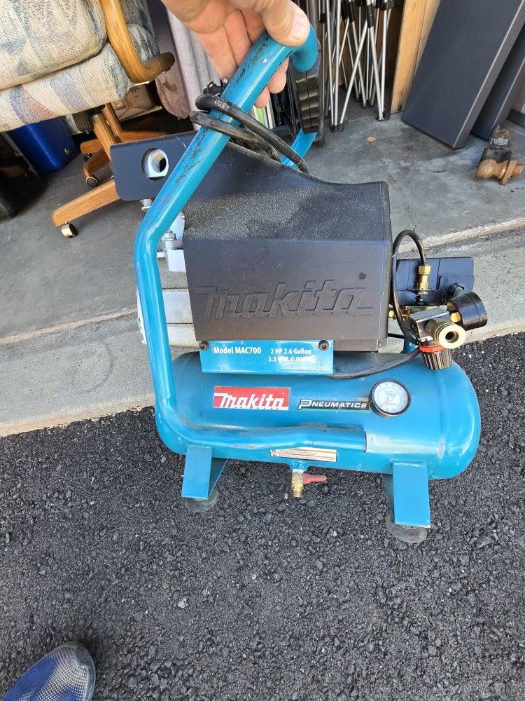 MAKITA - MAC700 / 2HP / 2.6 GAL