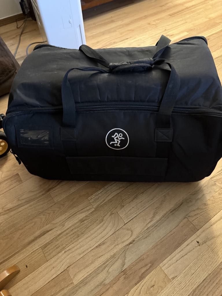 Mackie Thumb 15a Speckers With Gig Bag