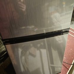 Artic King Mini Fridge