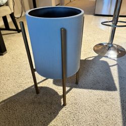 Stacia Round Metal Mid Century Indoor/outdoor Pot Planter