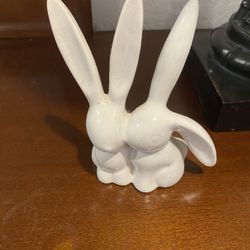 Small white bunny ring holder