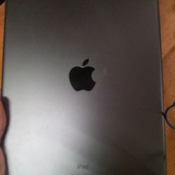 9th Gen iPad With Keyboard 