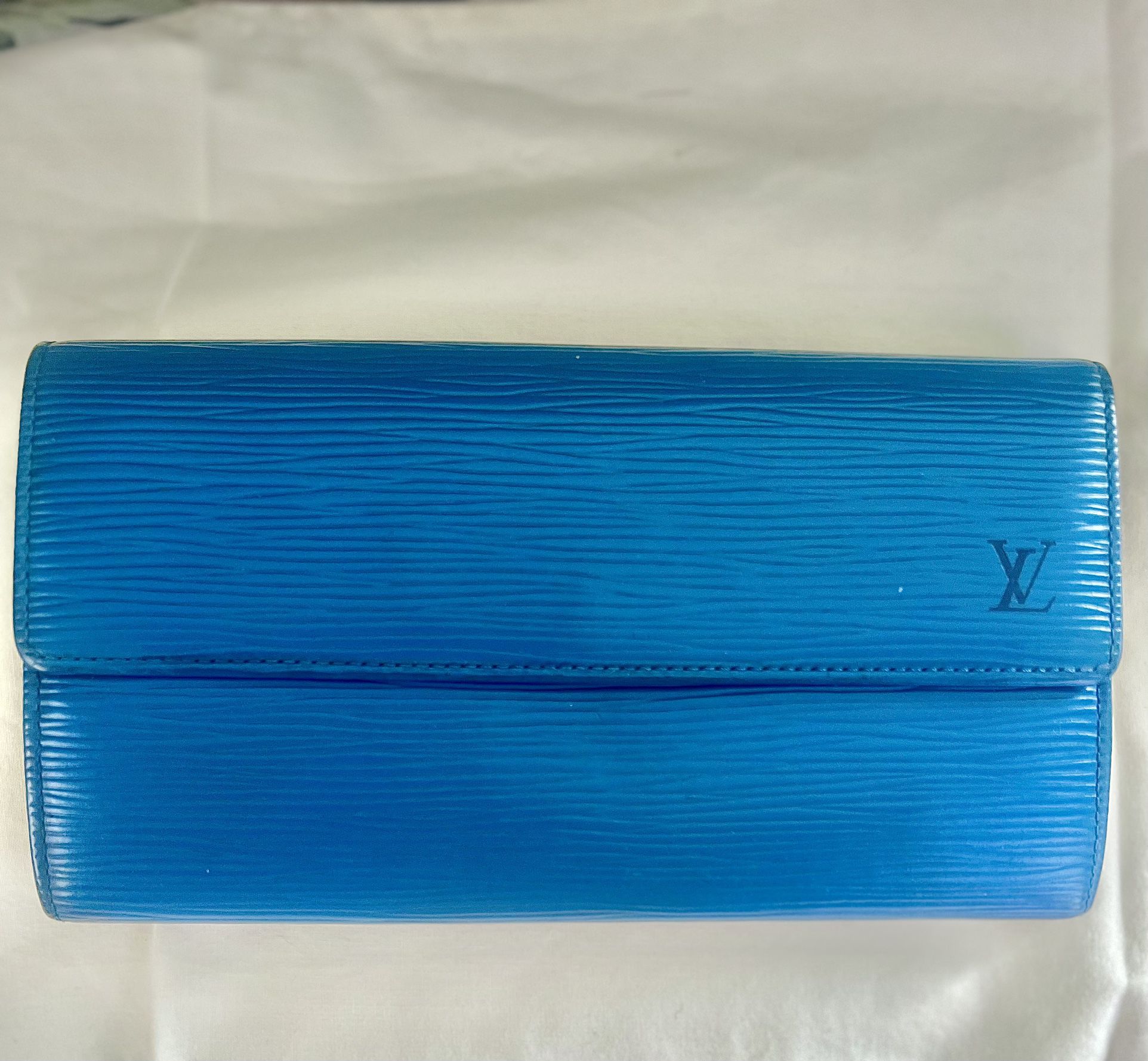 LOUIS VUITTON 50% OFF TDY RARE EPI LIKE NEW CONDITION WALLET