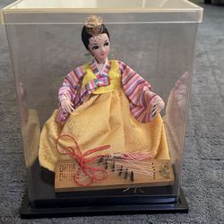 Vintage Traditional Korean Hanbok Doll Playing Gayageum Instrument in Display Case
