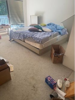 Mattress: queen or king size ( not sure)
