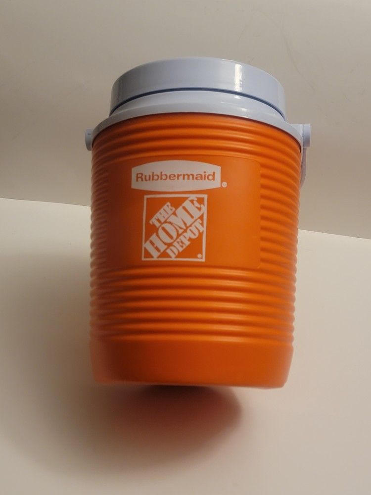 Small Rubbermaid Cooler