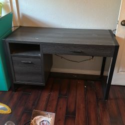 Table/Desk With 2 Drawers 