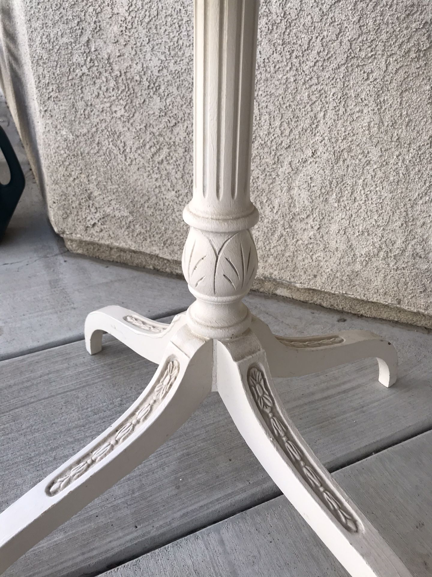 Vintage White wood table