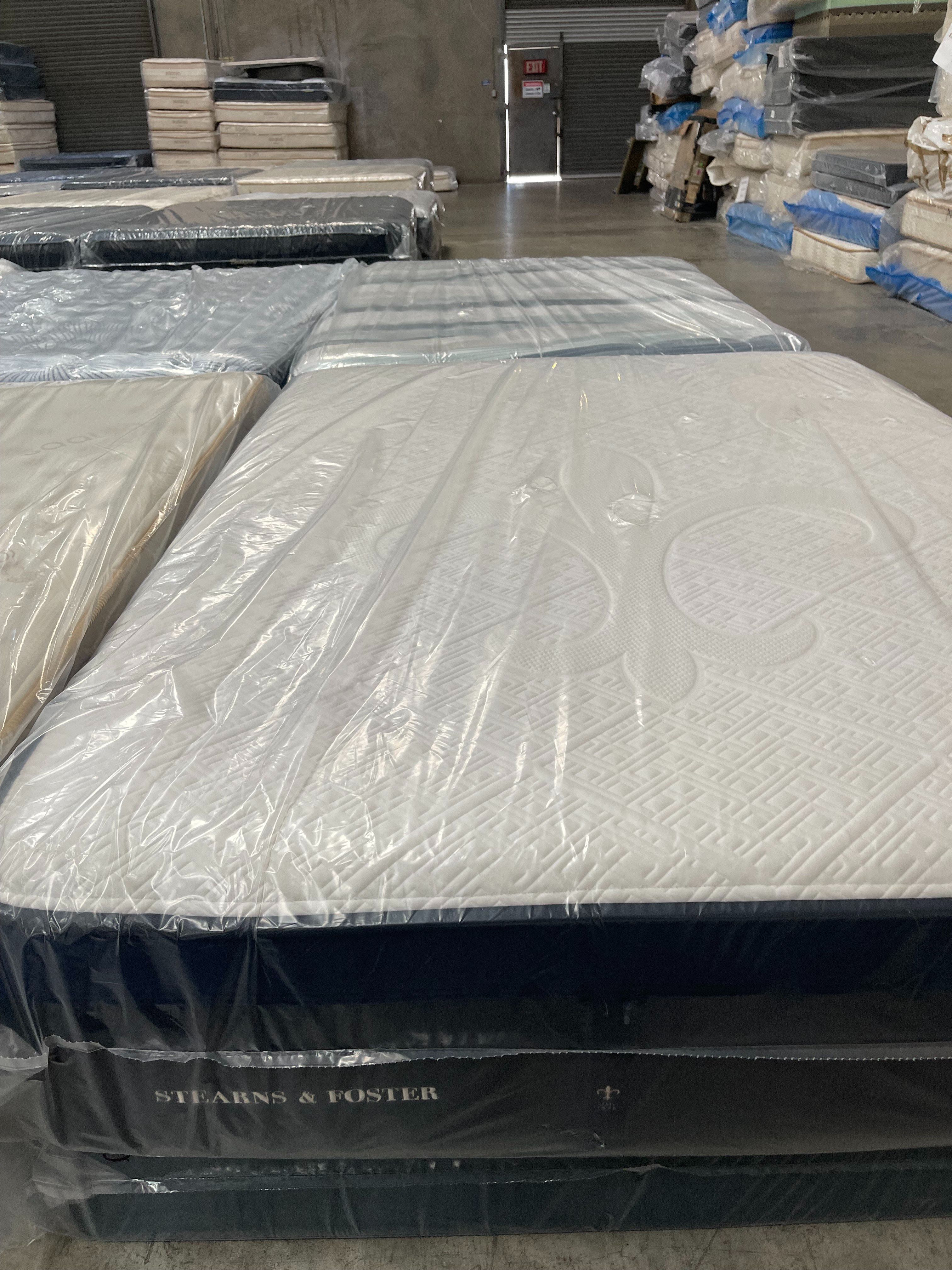 Queen Size Stearns & Foster Lux Estate Hybrid